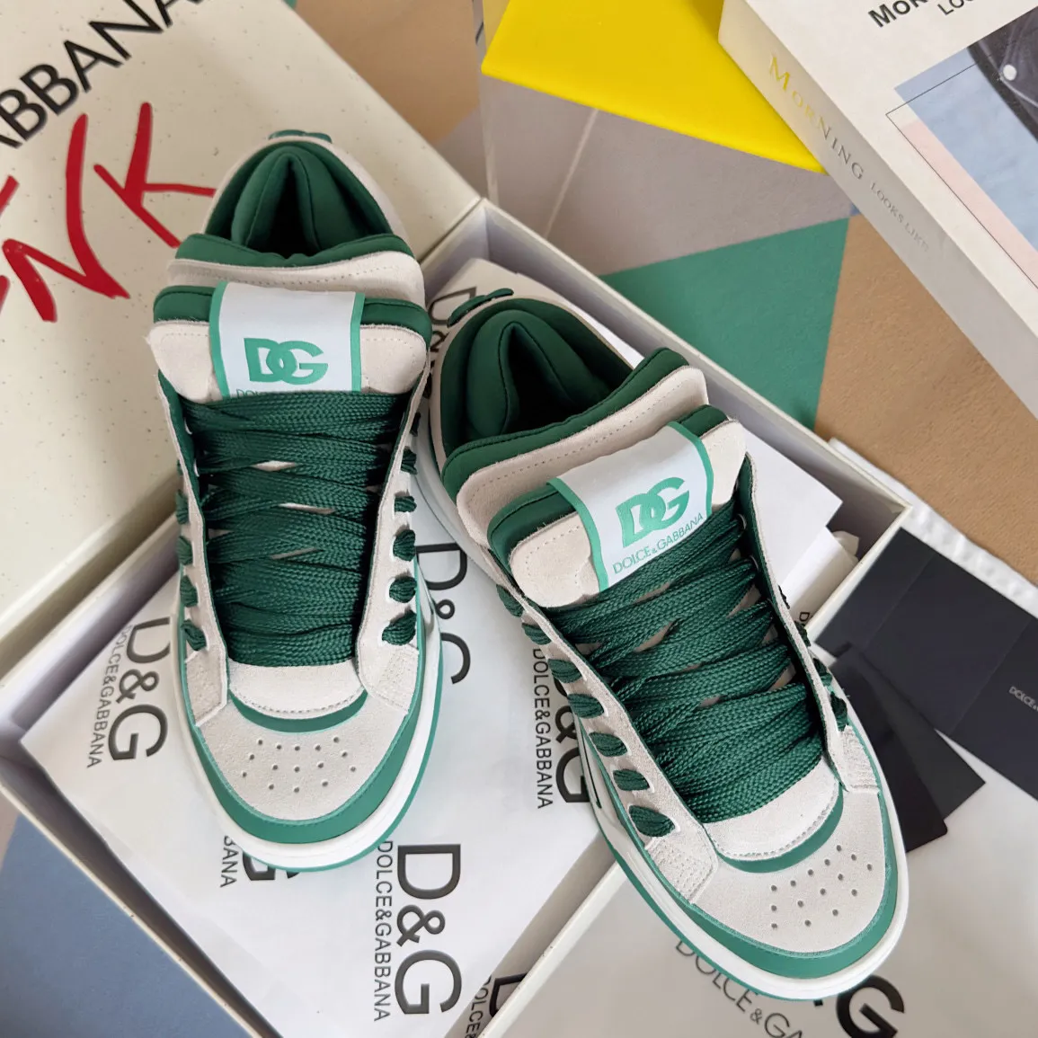 Factory price: 458💰D&G's latest Cushion series casual sports shoes, dad shoes, running shoes, original purchase and development, production, handmade, but always looking to the future. The new Cushion sneakers feature a two-tone suede upper accented by a mesh contrasting printed DG cross logo on the side. The lightweight, grippy rubber outsole is innovatively designed to provide excellent performance, while the jacquard label adds timeless style. Exquisite packaging at the delivery counter🛍📦 ▪️ Fabric: Original custom-made first-layer cowhide ▪️ Lining: Original custom-made breathable towel lining ▪️ Sole: Original open-molded rubber material ▪️ Bottom thickness: 3.5CM ▪️ Size: Men's 38-44, customized 45